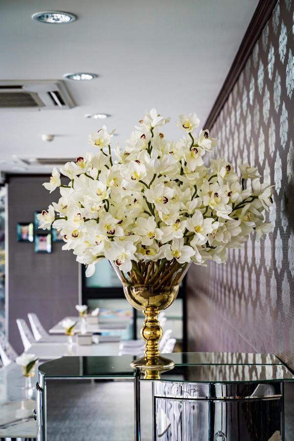 Lux Boutique Hotel Nonthaburi Exterior photo